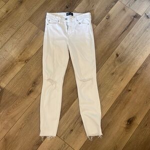 Cute white gap jeans- NEVER WORN